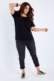 Model Laura wearing size 14 of The Essential Pleat Detail Tee in colour Black (Black), from the front, showing the whole outfit