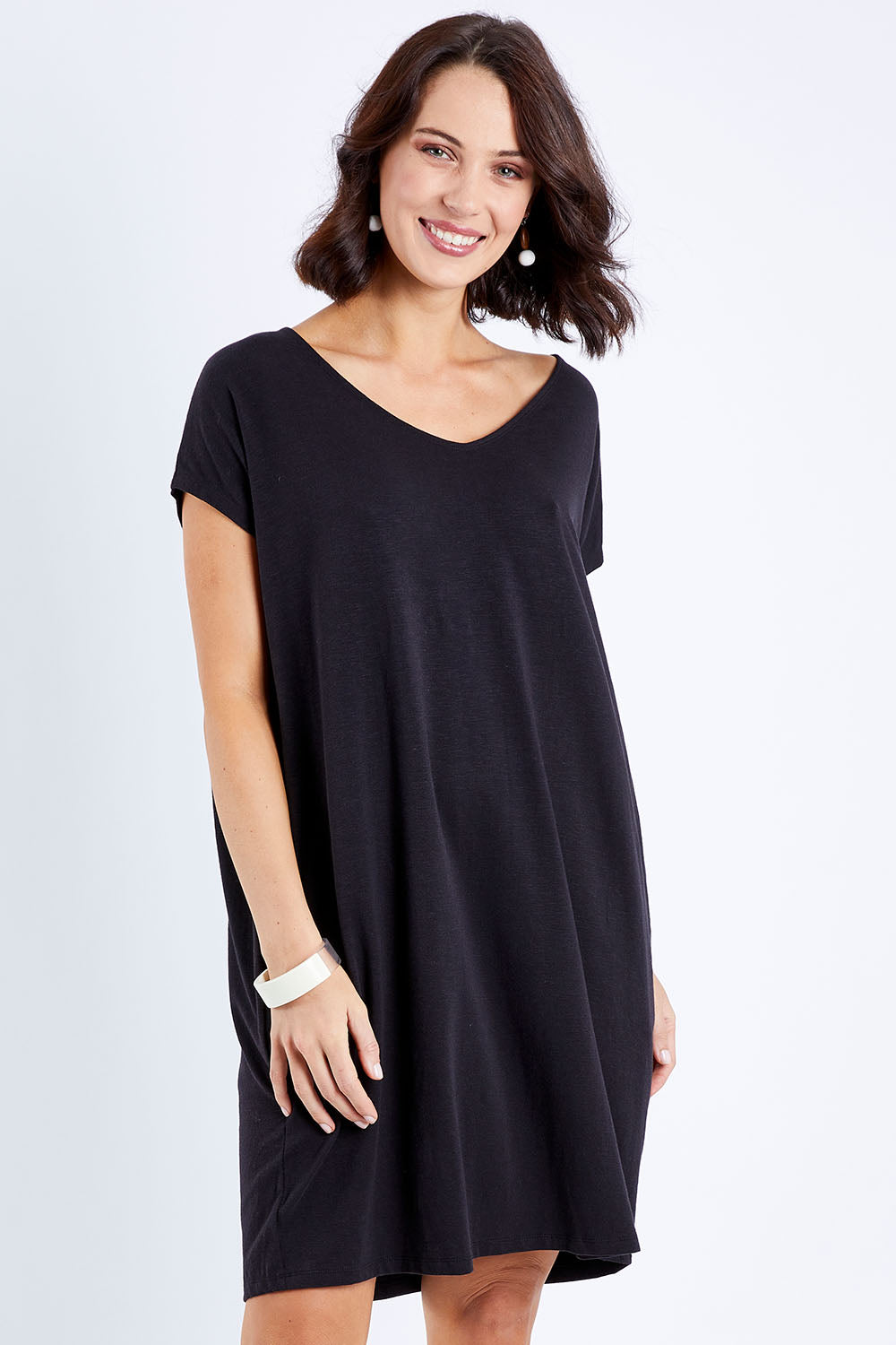 Model Andrea wearing size S of The Relaxed Jersey Dress in colour Black (Black), from the front, cropped image