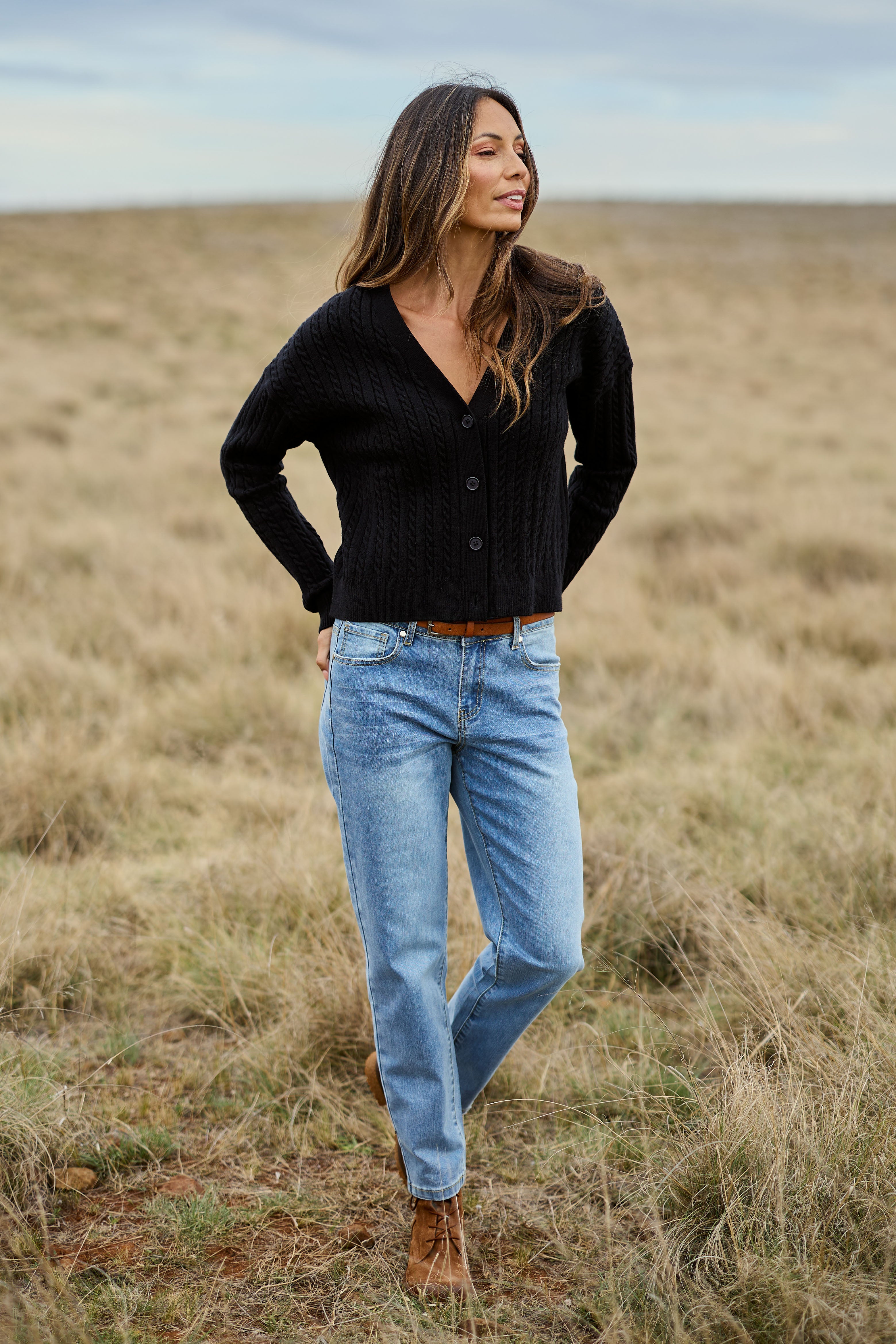 Model Amanda wearing size 10 of The Boyfriend Slim Leg Jean in colour Blue (Blue), from the front, showing the whole outfit