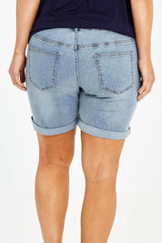 Model Laura wearing size 14 of The 5 Pocket Denim Short in colour Lightdenim (Blue), from the back