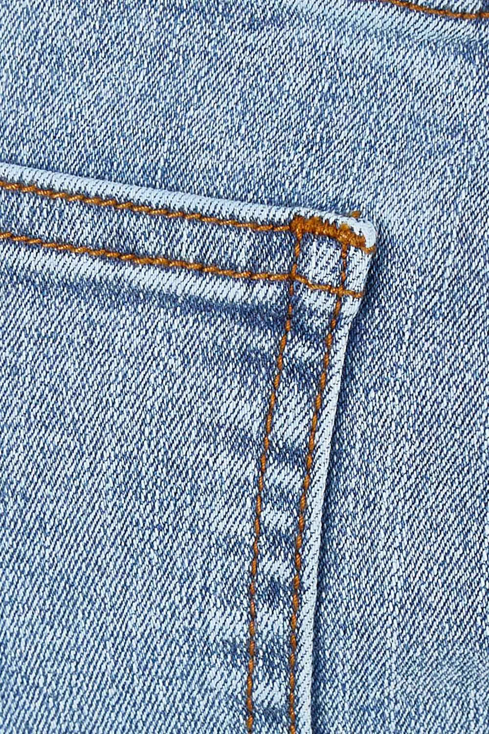 Product shot of The 5 Pocket Denim Short in colour Lightdenim (Blue), detail