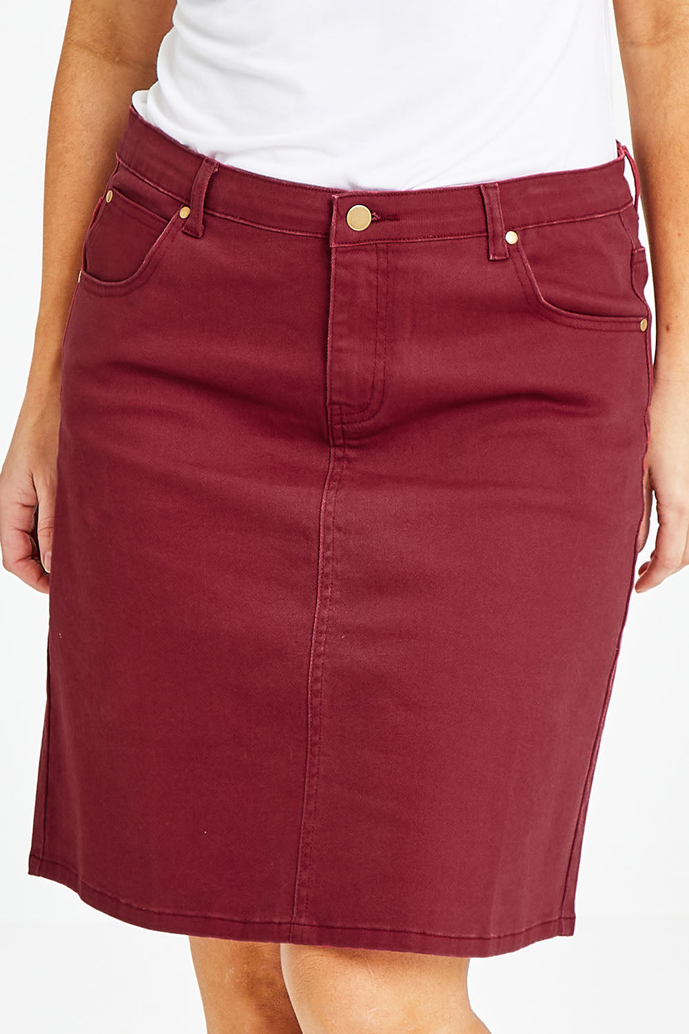 Model Laura wearing size 14 of The 5 Pocket Denim Skirt in colour Brickred (Red), from the front, cropped image