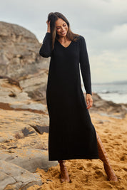 Model Amanda wearing size S of The Comfort True Knit Dress in colour Black (Black), from the front, showing the whole outfit