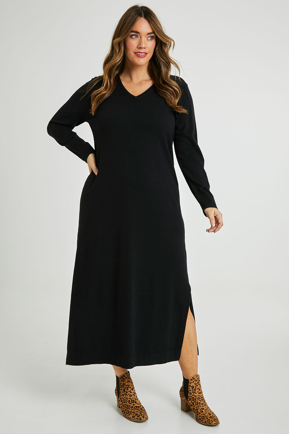 Model Laura wearing size L of The Comfort True Knit Dress in colour Black (Black), from the front, showing the whole outfit