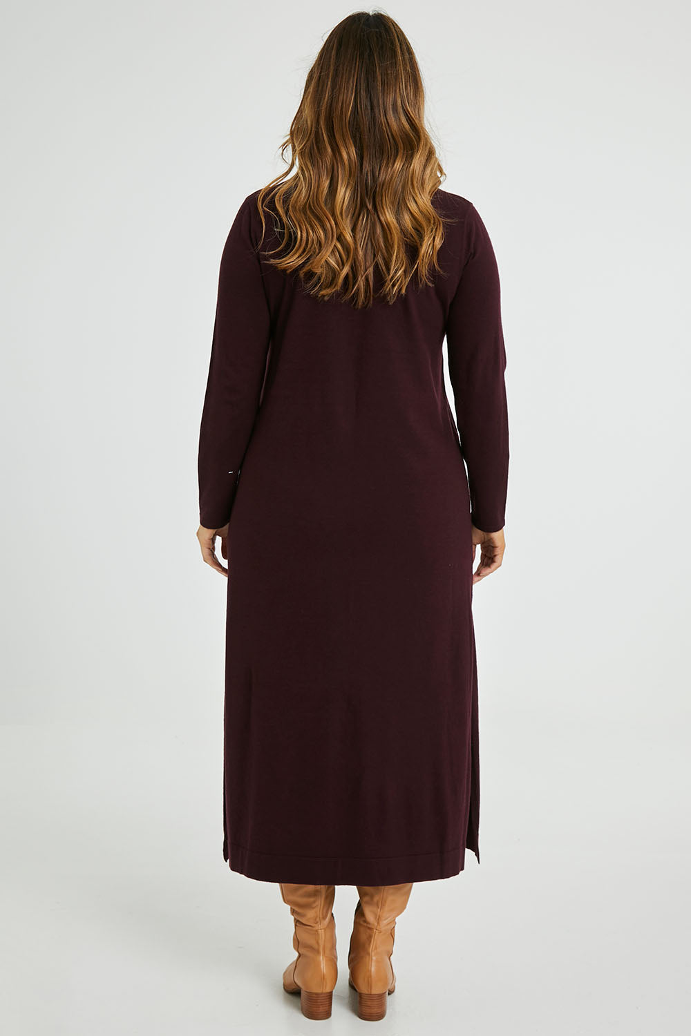 Model Laura wearing size L of The Comfort True Knit Dress in colour Burntplum (Purple), from the back