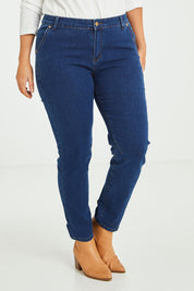 Model Laura wearing size 14 of The Weekender Jeans in colour Darkdenim (Blue), from the front, cropped image