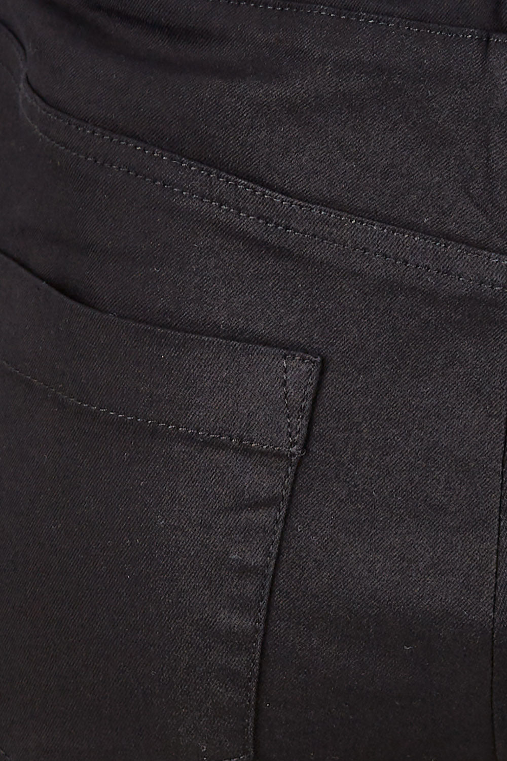 Product shot of The 7/8 Pull On Pant in colour Black (Black), detail