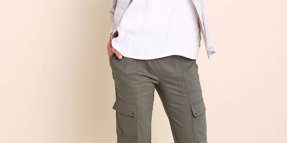 Model Amandam wearing size 10 of the :The Lightweight Cotton Blend Cargo Pant  - Moss in colour Moss, from the front