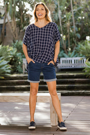 Model Amanda wearing size 10 of The Weekender Shorts in colour Darkdenim (Blue), from the front, showing the whole outfit