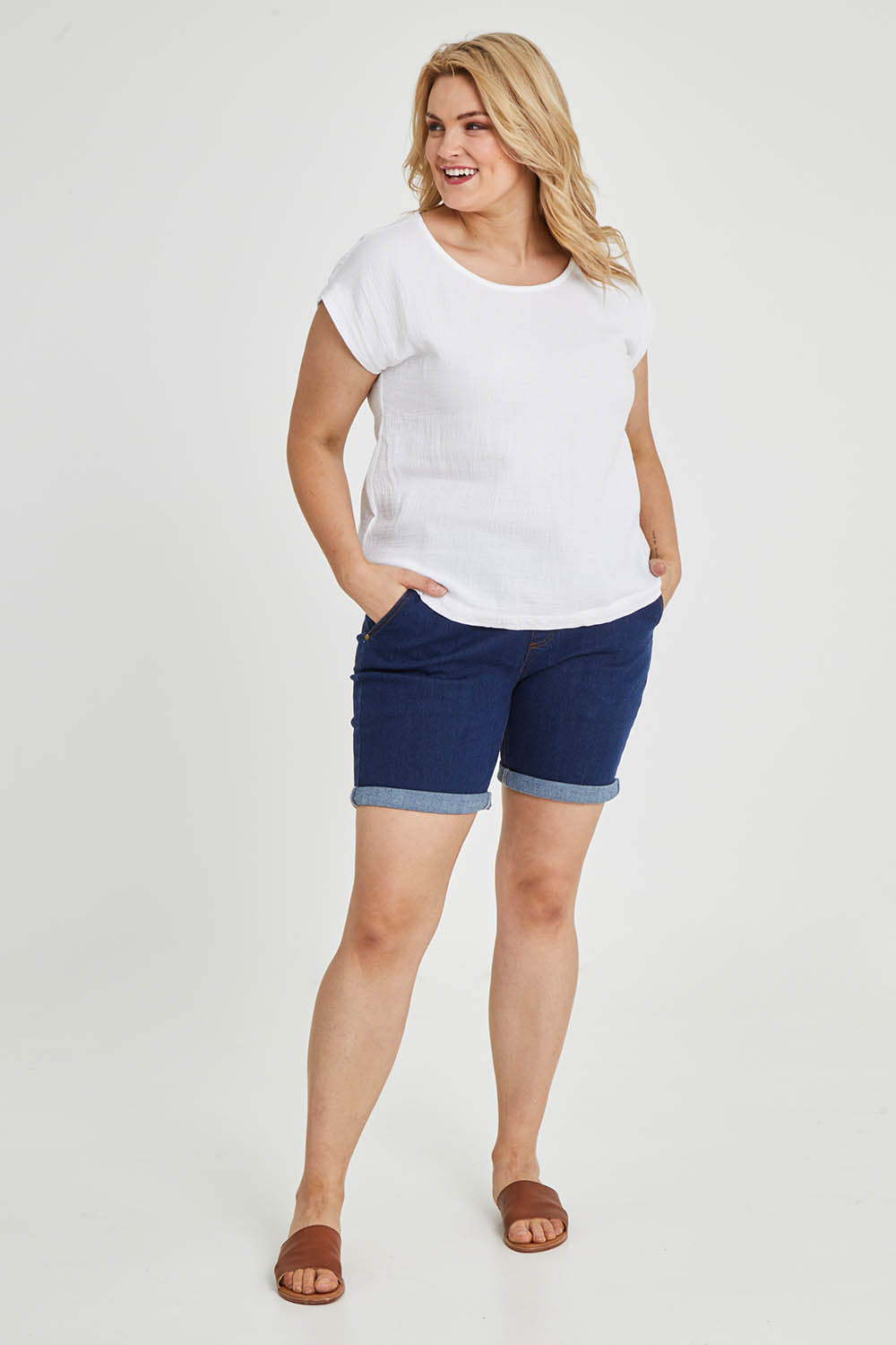 Model Keeara wearing size 16 of The Weekender Shorts in colour Darkdenim (Blue), from the front, showing the whole outfit