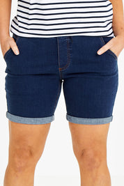 Model Laura wearing size 14 of The Weekender Shorts in colour Darkdenim (Blue), from the front, cropped image