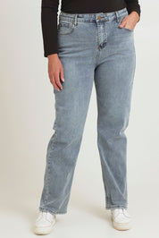 Model Chanel wearing size 16 of The Keepers Highwaisted Straight Jean in colour Lightdenim (Blue), from the front, cropped image