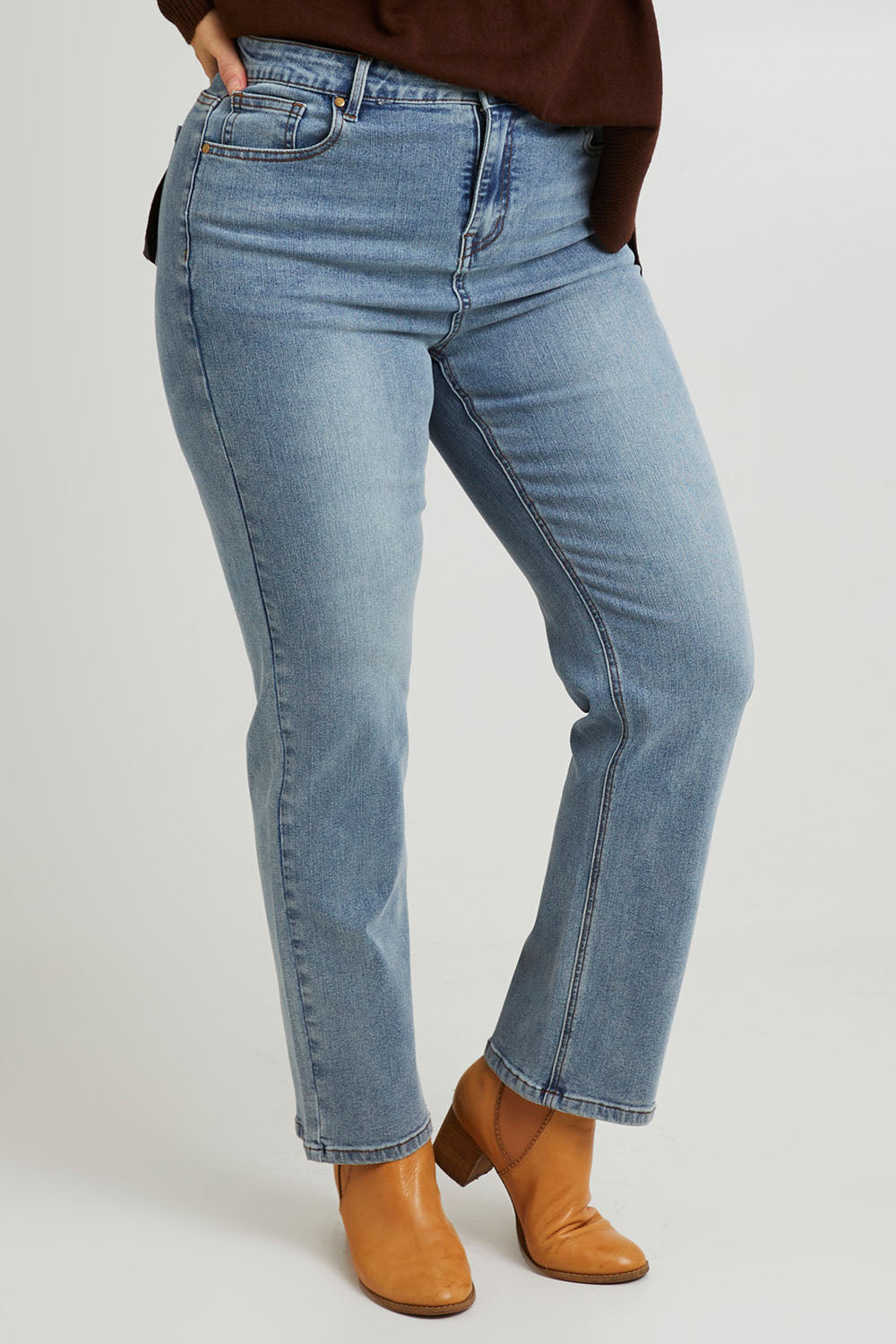 Model Laura wearing size 14 of The Keepers Highwaisted Straight Jean in colour Lightdenim (Blue), from the front, cropped image