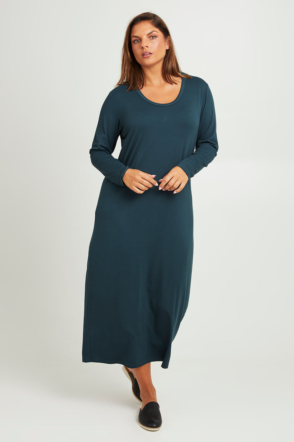 Model Monique wearing size 14 of The Long Sleeve Bamboo Dress in colour Forest (Green), from the front, showing the whole outfit