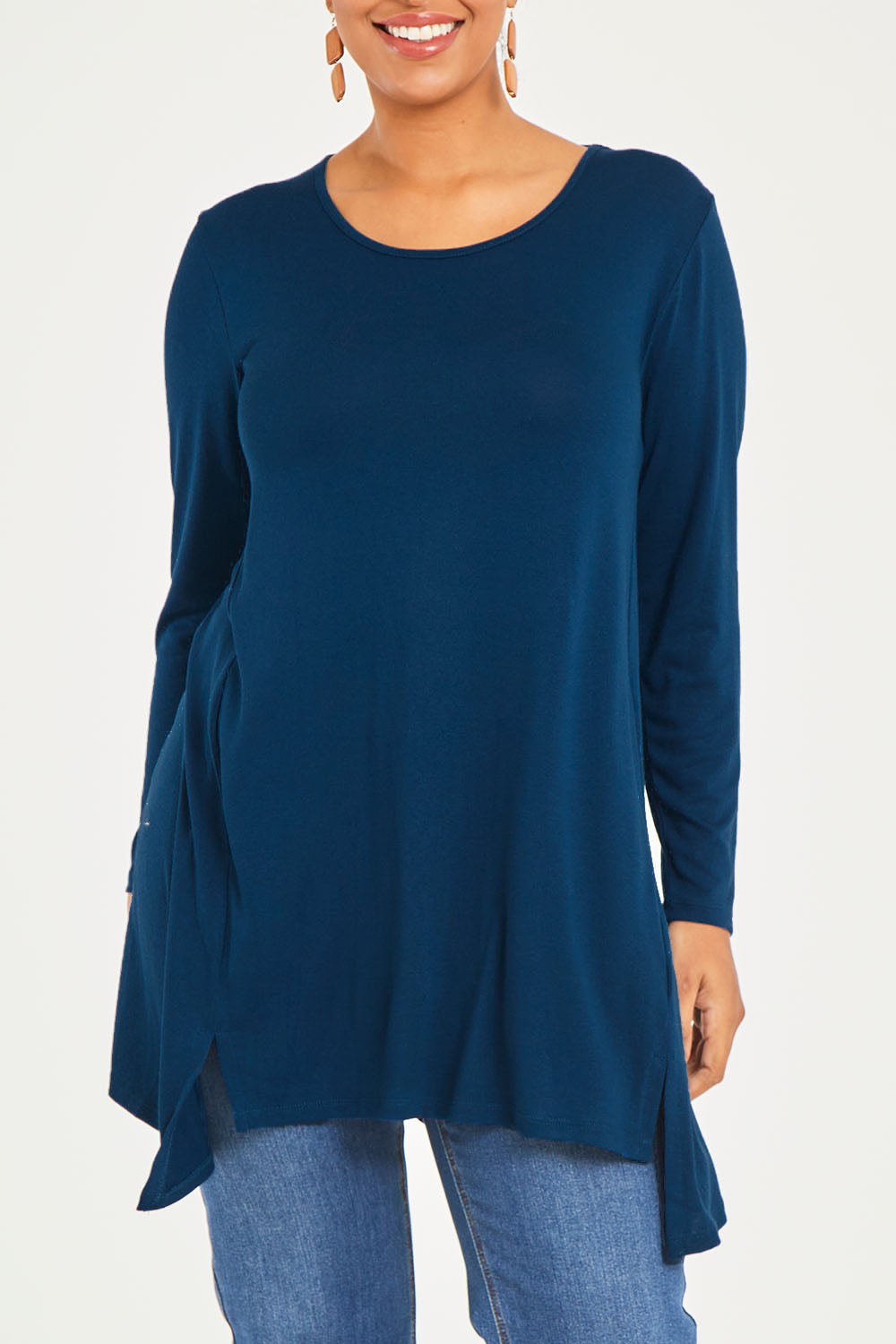 Model Noli wearing size 14 of The Crew Neck High Low Tunic in colour Deeplagoon (Blue), from the front, cropped image