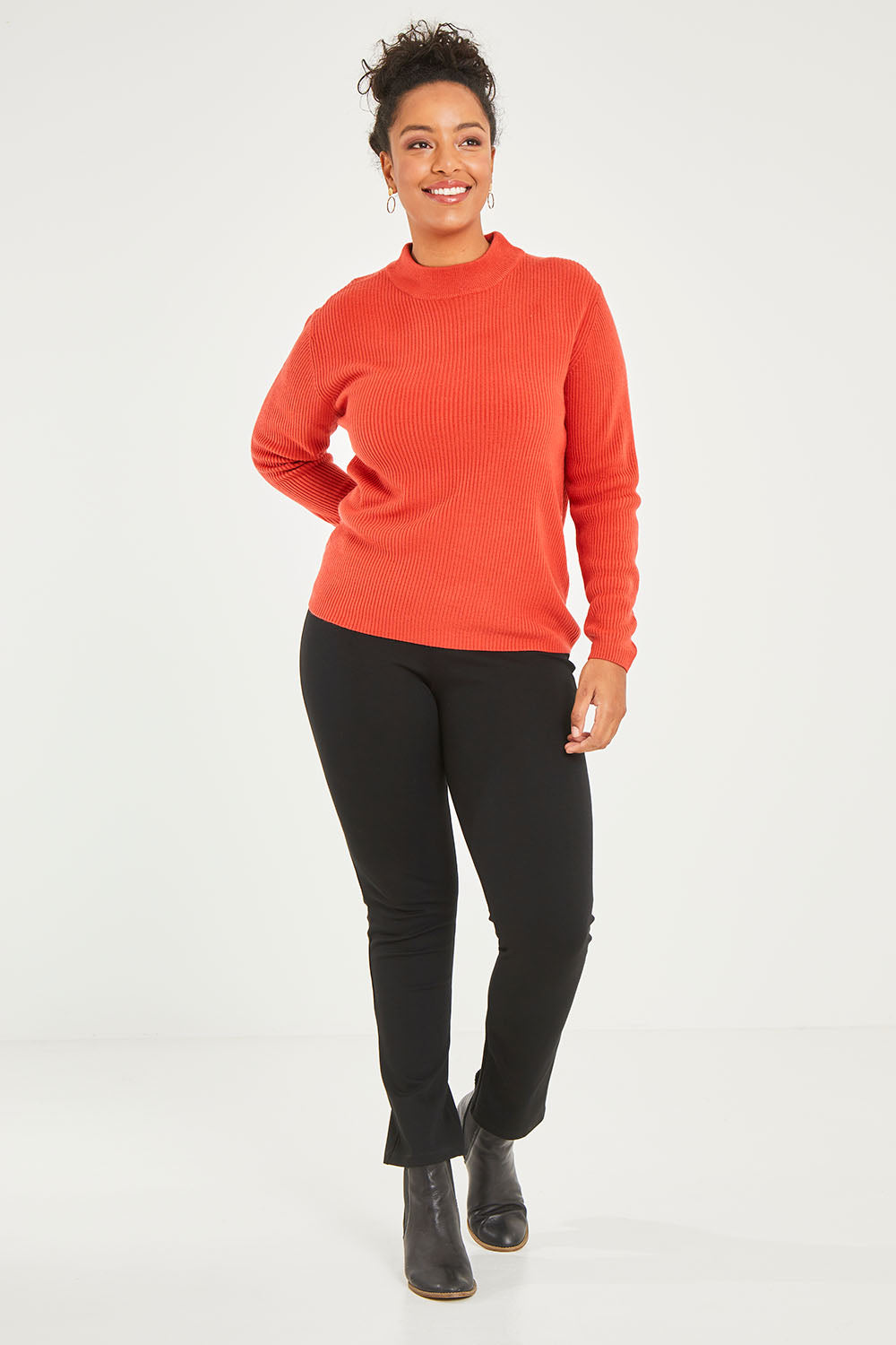 Model Noli wearing size L of The Essential Soft Rib Skivvy in colour Tangorust, from the front, showing the whole outfit