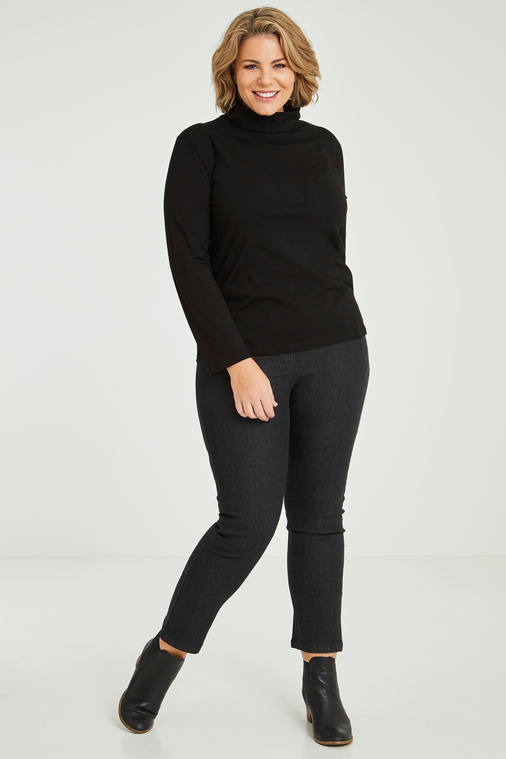 Model Fiona wearing size 16 of The 7/8 Pull On Jean in colour Blackdenim (Black), from the front, showing the whole outfit