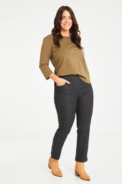 Model Laura wearing size 14 of The 7/8 Pull On Jean in colour Blackdenim (Black), from the front, showing the whole outfit