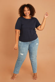 Model Alexis wearing size 16 of The Keepers Tee in colour Darknavy (Blue), from the front, showing the whole outfit