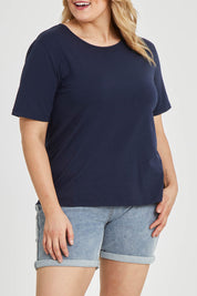Model Keeara wearing size 16 of The Keepers Tee in colour Darknavy (Blue), from the front, cropped image