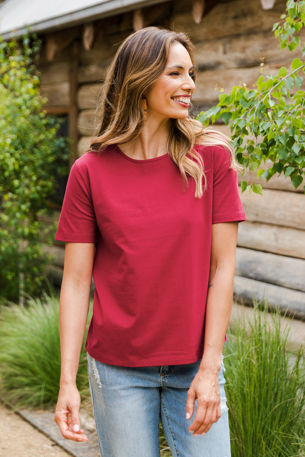 Model Amanda wearing size 10 of The Keepers Tee in colour Rose (Pink), from the front, showing the whole outfit