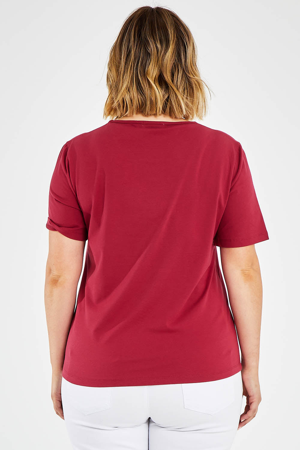 Model Jess wearing size 14 of The Keepers Tee in colour Rose (Pink), from the front, cropped image