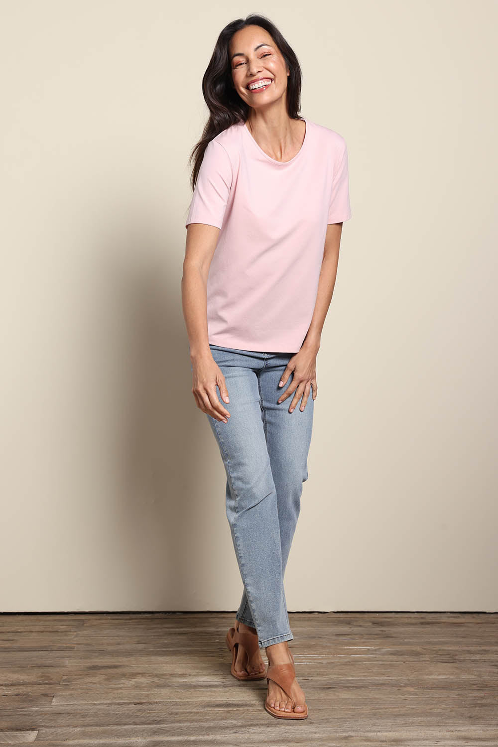 Model Amandam wearing size 10 of the The Keepers Cotton Tee – Softpink in colour Softpink, from the front
