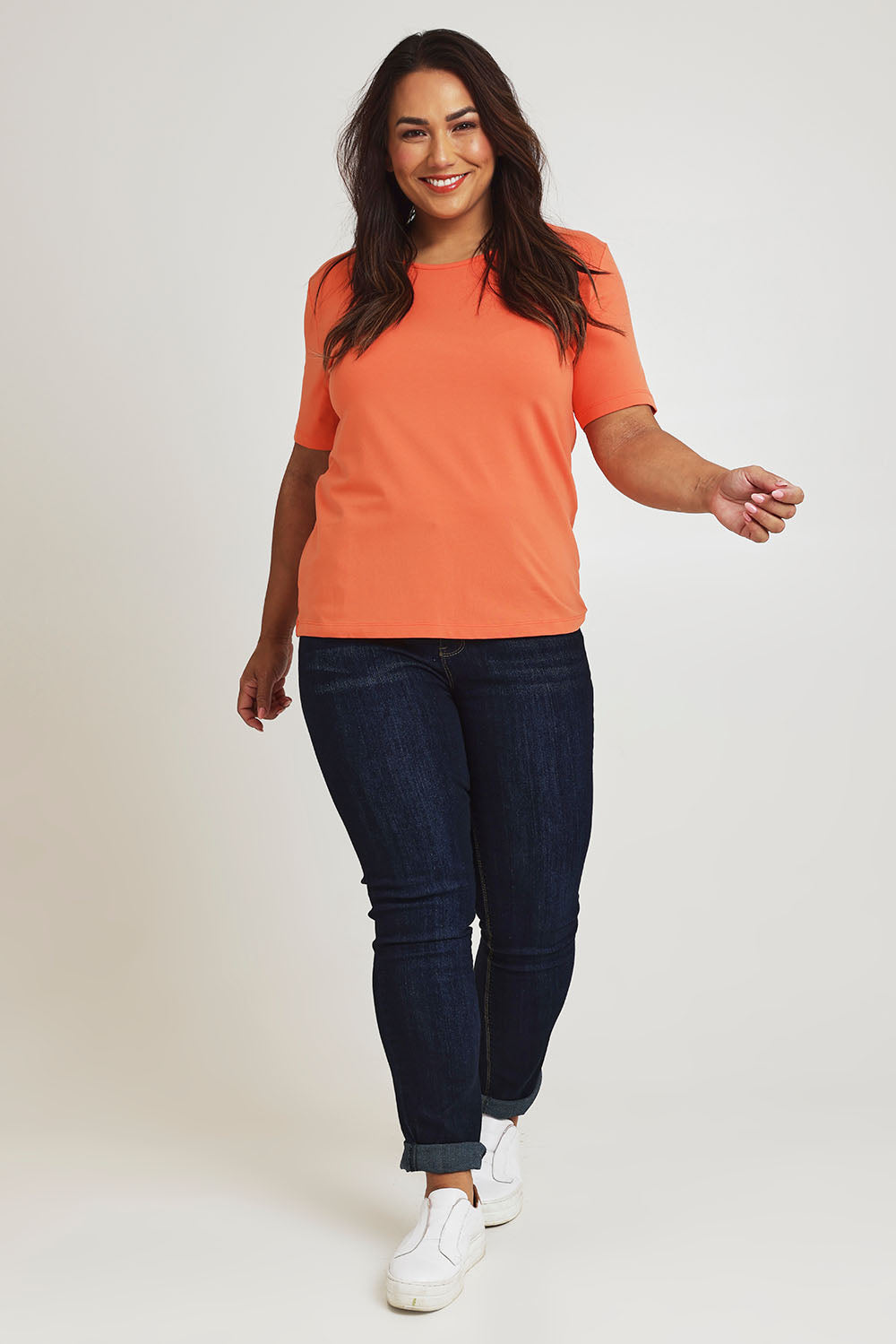 Model Ashleigh wearing size 16 of The Keepers Tee in colour Sunset, from the front, showing the whole outfit