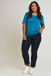 Model Ashleigh wearing size 16 of The Keepers Tee in colour Turquoise (Blue), from the front, showing the whole outfit
