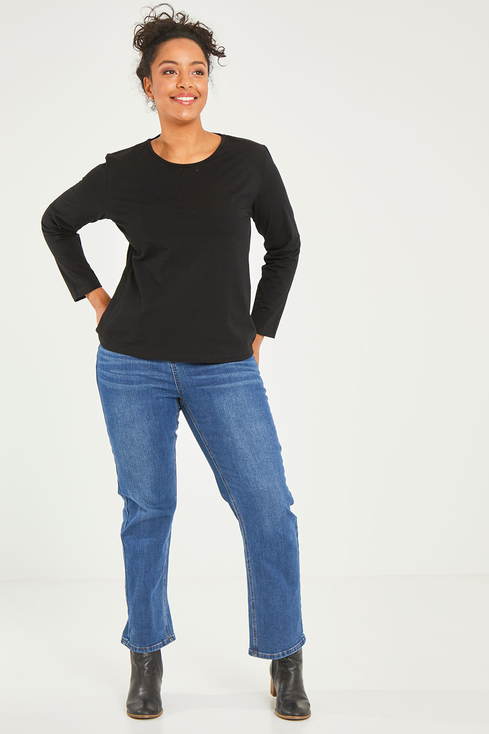 Model Noli wearing size 16 of The Keepers Long Sleeve Tee in colour Black (Black), from the front, showing the whole outfit