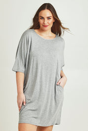 Model Jane wearing size 14 of The Everyday Tee Dress in colour Lightgrey (Grey), from the front, cropped image