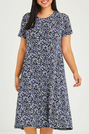 Model Terri-Leigh wearing size 14 of The Print Back Pleat Tee Dress in colour Multispot (Blue), from the front, cropped image