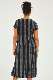 Model Noli wearing size 10 of The Printed Classic Tee Dress in colour Blackwhite (Black), from the back