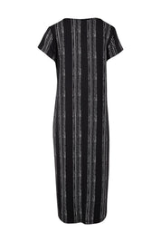 Product shot of The Printed Classic Tee Dress in colour Blackwhite (Black), from the back