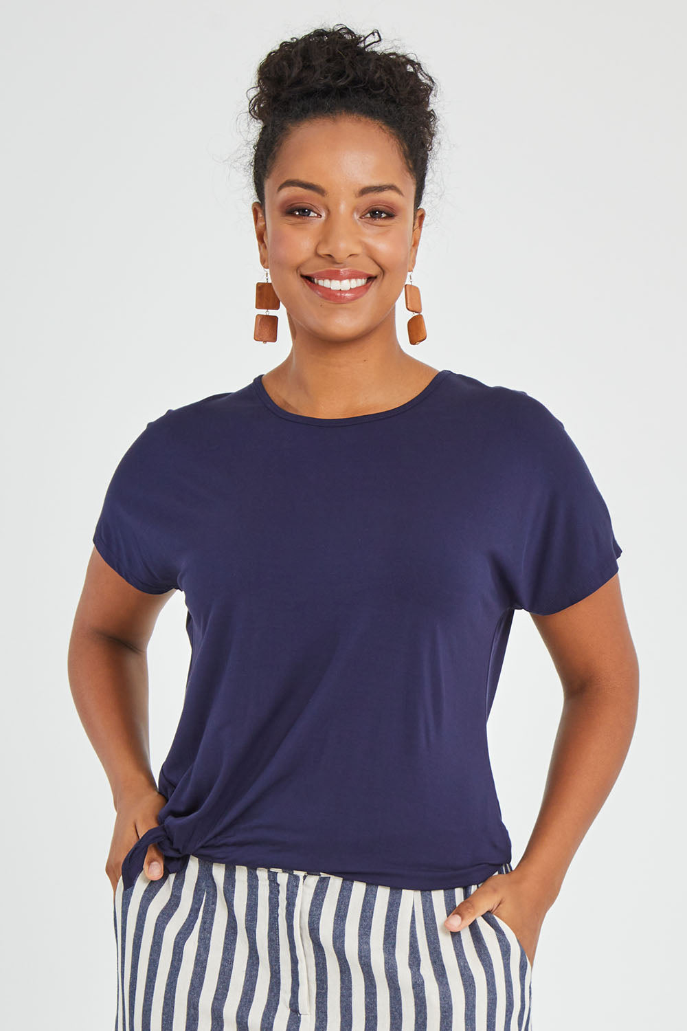 Model Noli wearing size 14 of The Knot Detail Tee in colour Navy (Blue), from the front, cropped image