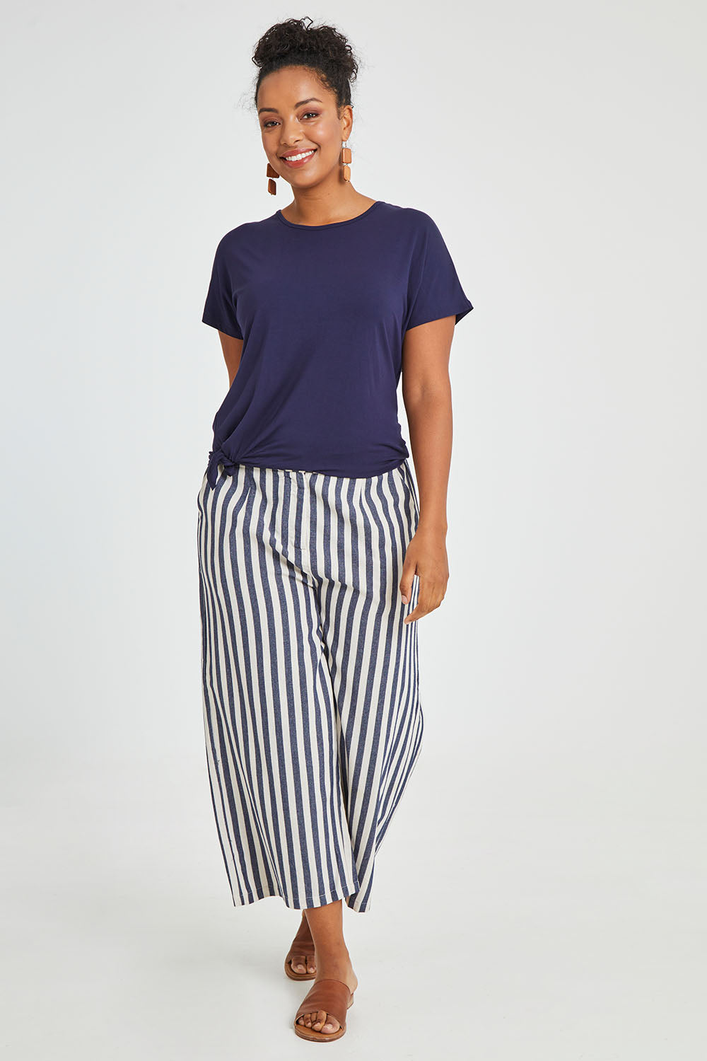 Model Noli wearing size 14 of The Knot Detail Tee in colour Navy (Blue), from the front, showing the whole outfit