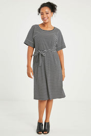 Model Noli wearing size 14 of The Striped Detail Dress in colour Blackwhite (Black), from the front, showing the whole outfit