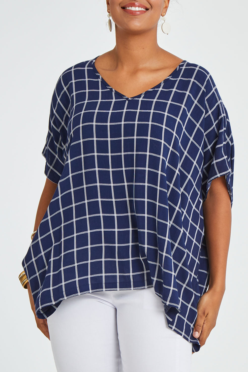 Model Noli wearing size 14 of The Relaxed Fit Draped Top in colour Navywhite (Black), from the front, cropped image
