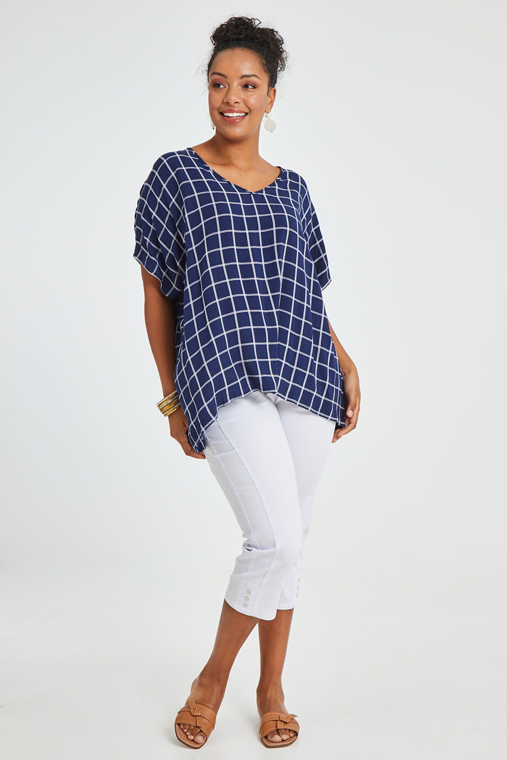 Model Noli wearing size 14 of The Relaxed Fit Draped Top in colour Navywhite (Black), from the front, showing the whole outfit