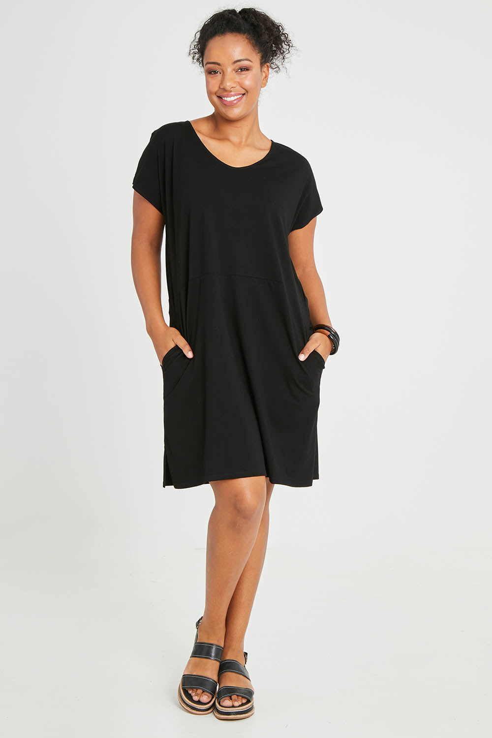Model Noli wearing size 14 of The Luxe Cotton Tee Dress in colour Black (Black), from the front, showing the whole outfit