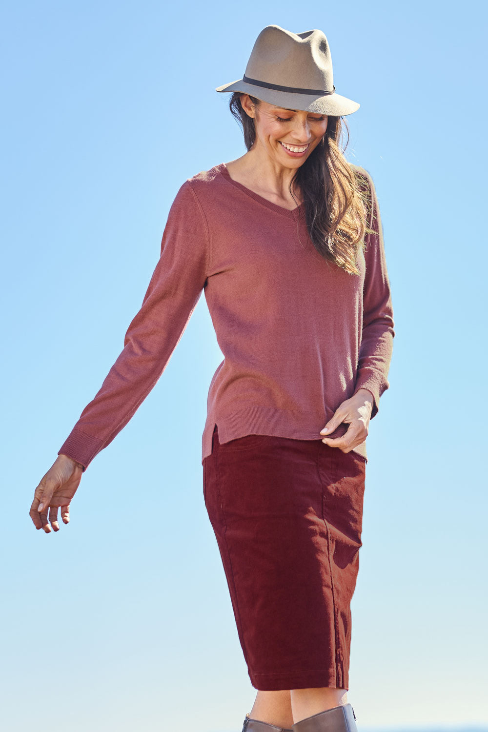 Model Amanda wearing size S of The Keepers Soft V Neck Jumper in colour Smokeyrose (Pink), from the front, showing the whole outfit