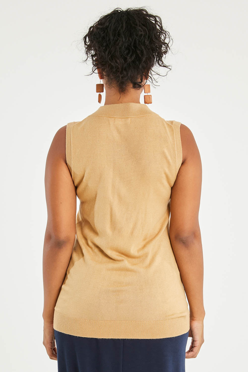 Model Noli wearing size L of The Soft Sleeveless Mockturtle Jumper in colour Camel, from the back