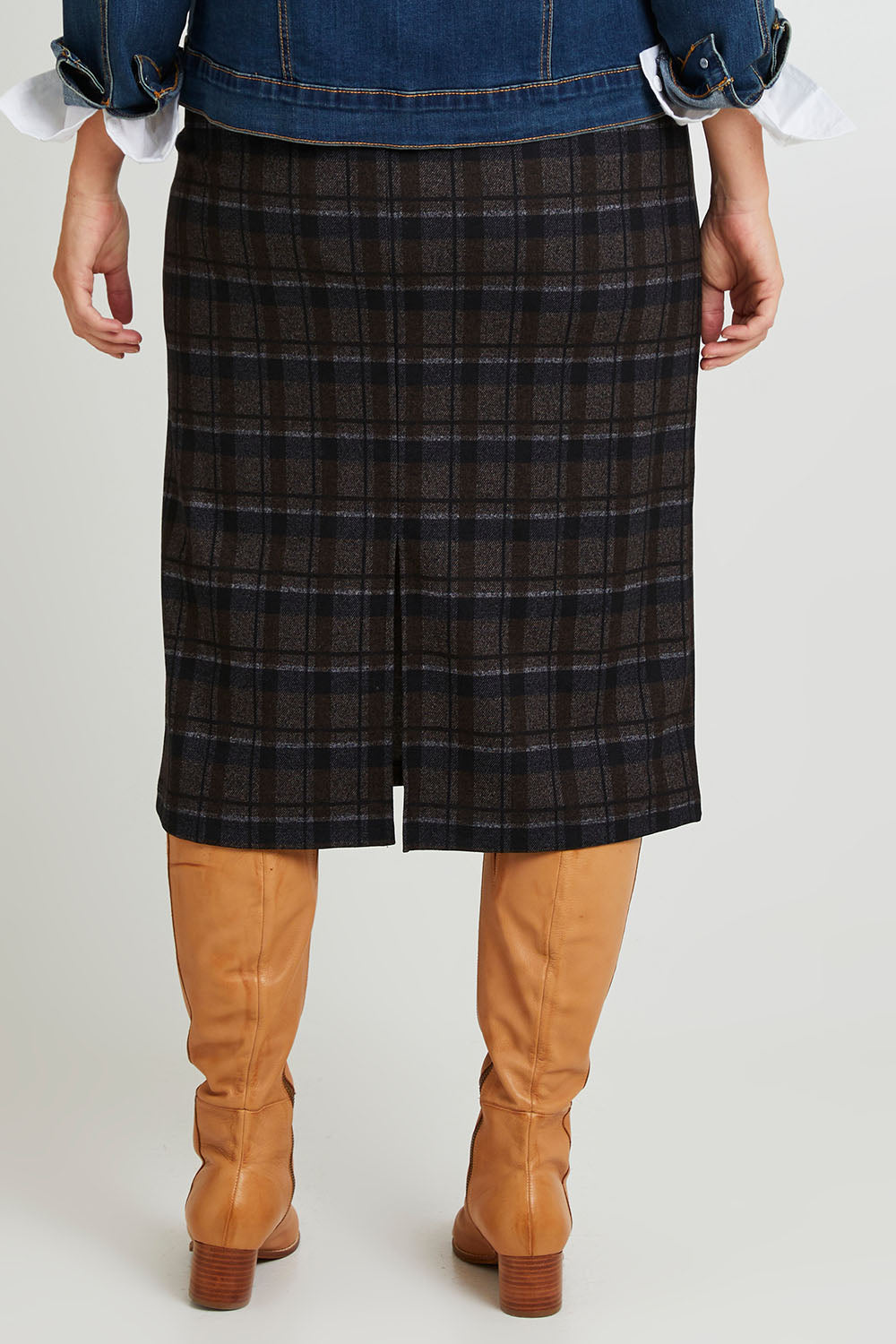 Model Laura wearing size 14 of The Ponte Check Skirt in colour Chocnavy (Blue), from the back