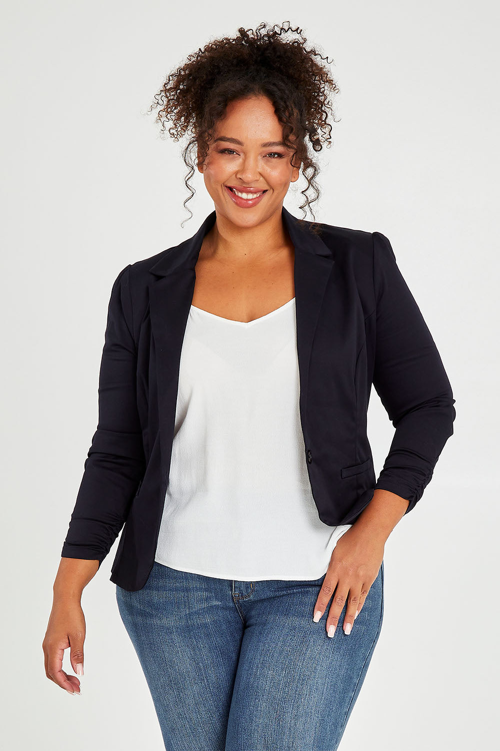 Model Alexis wearing size 16 of The Everyday Long Sleeve Blazer in colour Darknavy (Blue), from the front, cropped image