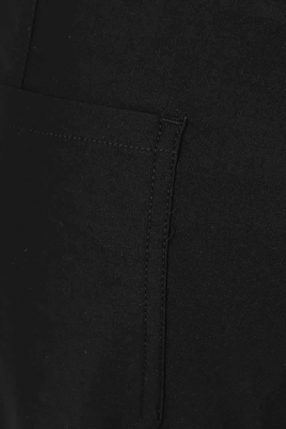Product shot of The Everyday Cropped Cargo Pant in colour Black (Black), detail