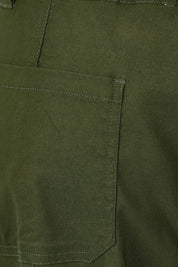 Product shot of The Everyday Cropped Cargo Pant in colour Olive (Green), detail