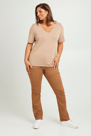 Model Monique wearing size 14 of The Stretch Coloured Denim Jean in colour Caramel, from the front, showing the whole outfit