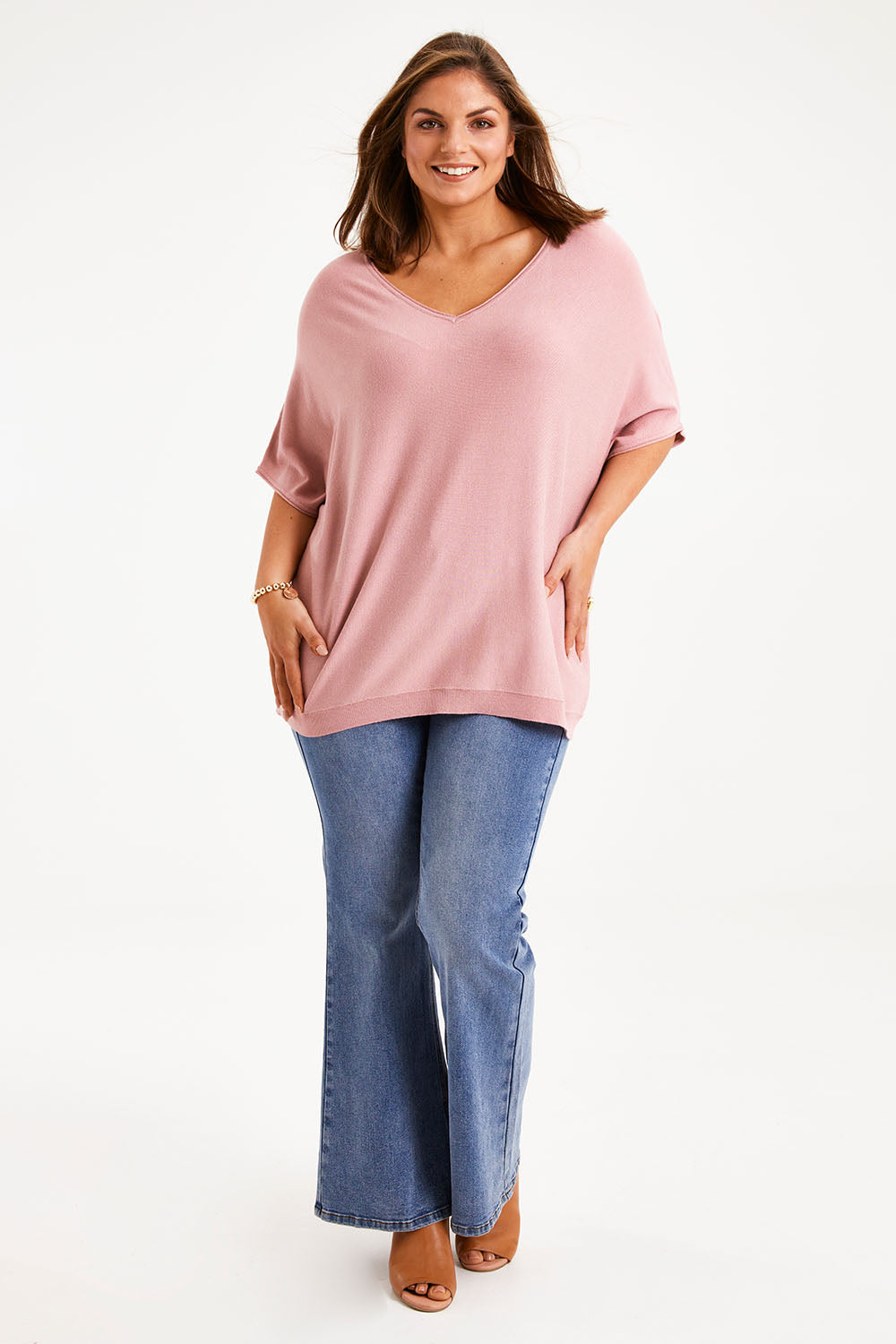 Model Monique wearing size L of The Relaxed V Neck Knit Tee in colour Blushcandy (Pink), from the front, showing the whole outfit