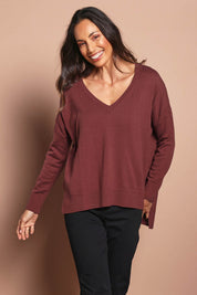 Model Amanda wearing size S of The High Low V Neck Jumper in colour Smokeyrose (Pink), from the front, cropped image