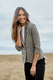 Model Amanda wearing size 10 of The Keepers Houndstooth Blazer in colour Blackblue (Black), from the front, showing the whole outfit